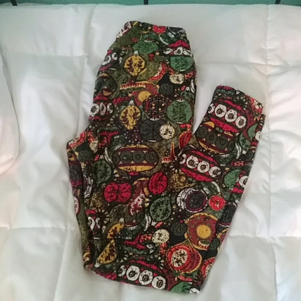 Christmas-themed lularoe leggings.